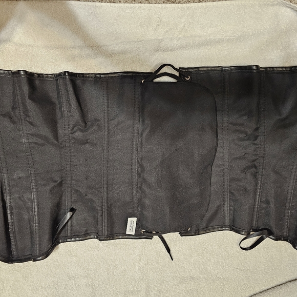 Brand New Gothic Corset - Picture 8 of 9